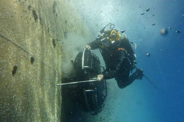 Diver 700x400 1 600x400